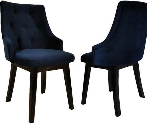 Nowoczesne krzesło drewniane tapicerowane z minimalistycznym designem i czarnymi, lakierowanymi nogami, pasujące do nowoczesnych wnętrz