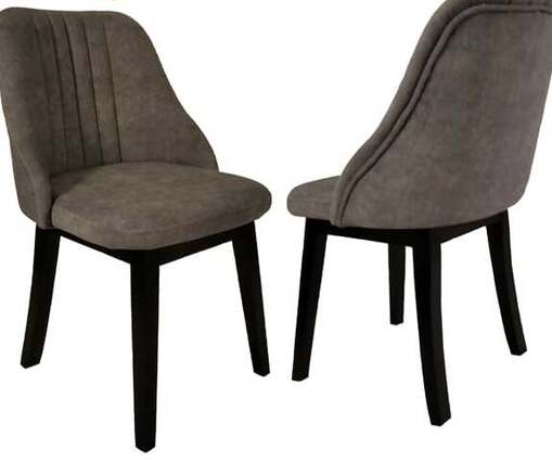 Nowoczesne krzesło drewniane tapicerowane z minimalistycznym designem i czarnymi, lakierowanymi nogami, pasujące do nowoczesnych wnętrz