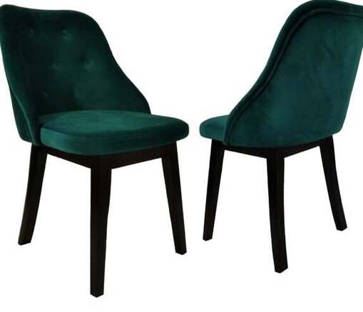 Nowoczesne krzesło drewniane tapicerowane z minimalistycznym designem i czarnymi, lakierowanymi nogami, pasujące do nowoczesnych wnętrz