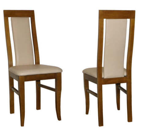 Klasyczne i tradycyjne krzesło drewniane z minimalistycznym designem i pasujące do rustykalnych wnętrz i w stylu vintage