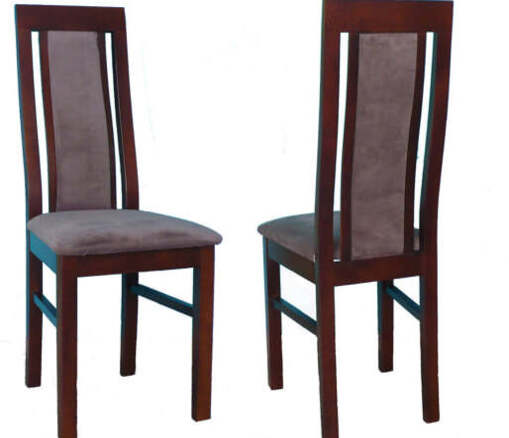 Klasyczne i tradycyjne krzesło drewniane z minimalistycznym designem i pasujące do rustykalnych wnętrz i w stylu vintage