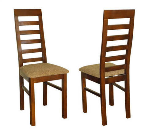 Klasyczne i tradycyjne krzesło drewniane z minimalistycznym designem i pasujące do rustykalnych wnętrz i w stylu vintage