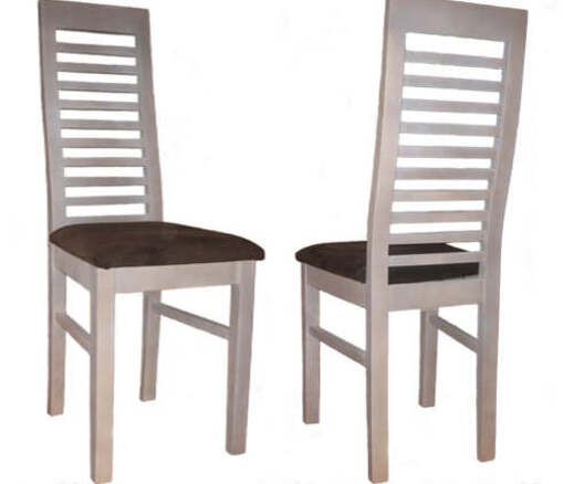 Klasyczne i tradycyjne krzesło drewniane z minimalistycznym designem i pasujące do rustykalnych wnętrz i w stylu vintage