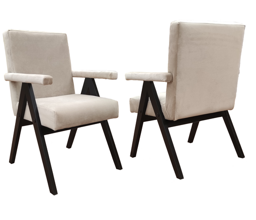 Nowoczesne krzesło drewniane tapicerowane z minimalistycznym designem i czarnymi, lakierowanymi nogami, pasujące do nowoczesnych wnętrz